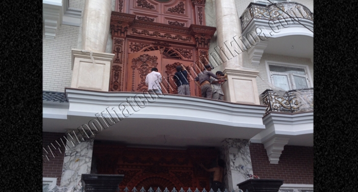 Cua mat tien co dien - MT012N