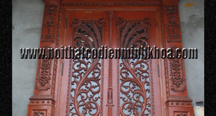 Cua mat tien co dien - MT027N