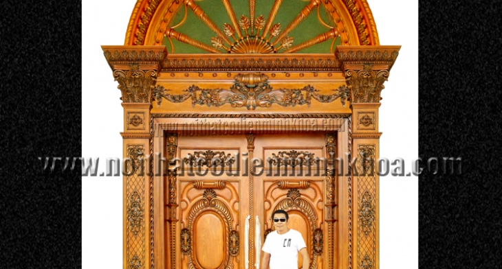 Cua mat tien co dien - MT027N